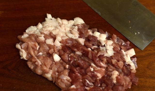 馄饨|高温天,厨房间拒绝煎炒烤炸,一碗手工馄饨,让舌尖味蕾意犹未尽