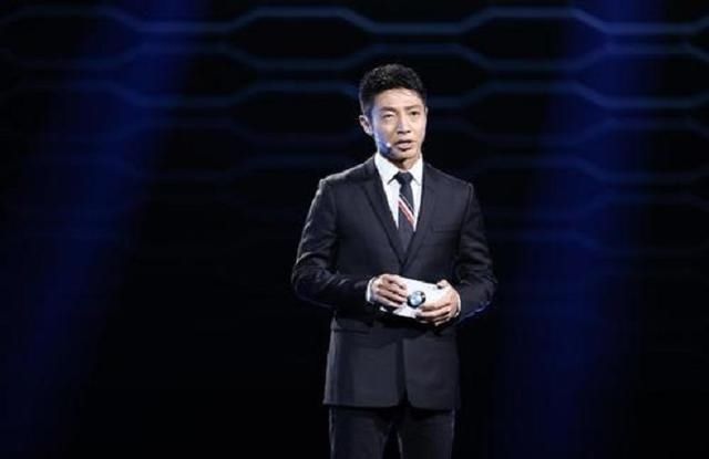  离开|央视主持人相继选择离开，究竟是生活所迫还是新的人生追求？