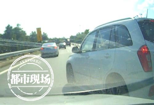  高速|高速上4车连撞，都因司机的这个行为，很多人都不注意！