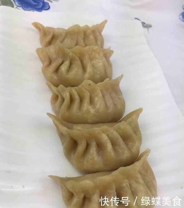 饺子|秋天包饺子就吃这个馅,比韭菜鲜,比芹菜营养,一口气能吃30个
