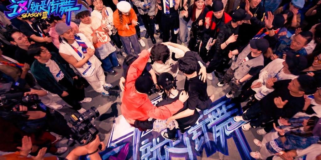  地方|王一博，从街舞圈走出来的小孩，终于又回到了原来的地方