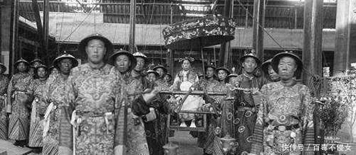 此人|慈禧逃亡向此人借钱10万两，他说出一个数额，慈禧夸其豪爽！