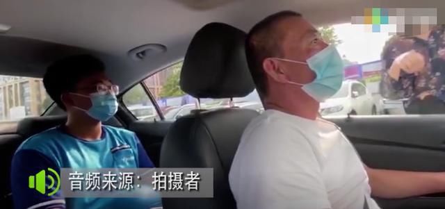  外卖|时髦女子拒绝和外卖员拼车同行，蛮横回怼：别说教，我和他一样吗