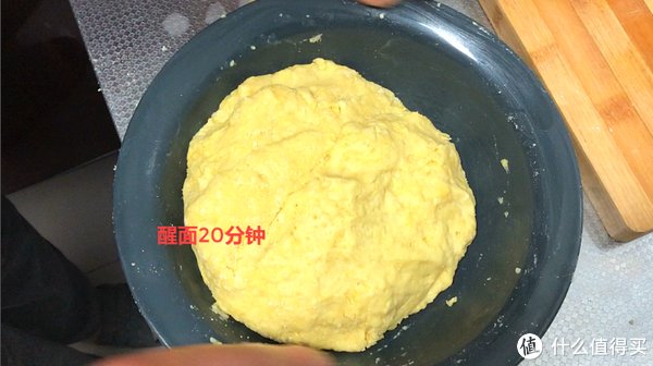 营养|芹菜叶新吃法，加鸡蛋和玉米面，做的早餐饼营养又美味