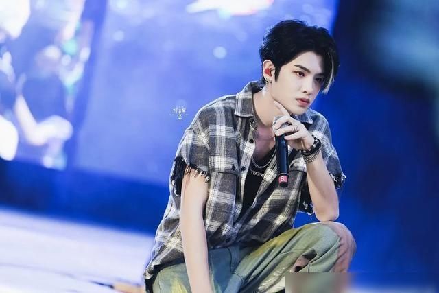  谢娜|谢娜：黄明昊好像杨丞琳，黄明昊机智接梗，网友夸他太有综艺感