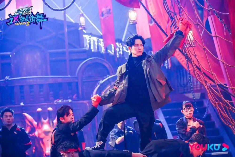  玩游戏|哥哥们一起玩游戏，却被胡军圈粉！