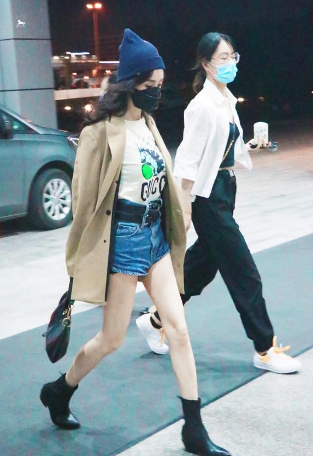 邓伦|杨幂邓伦一起上综艺,甜蜜互动的同时穿搭非常亮眼!邓伦我爱了!