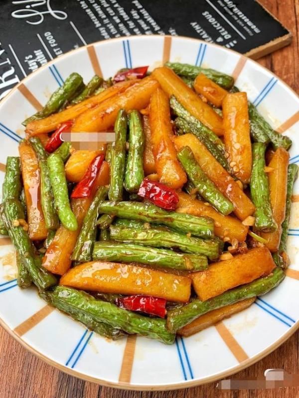 真的|你真的会做豆角吗?这么好看又好吃的豆角,有妈妈的味道