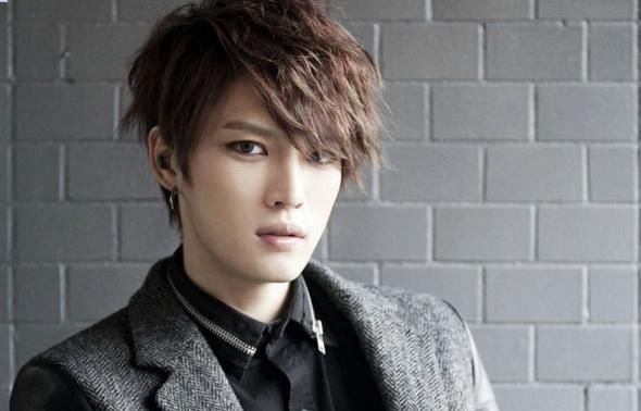 亲生|4岁被父母抛弃,被8个姐姐的家庭收养,成名后亲生父亲却找上门!