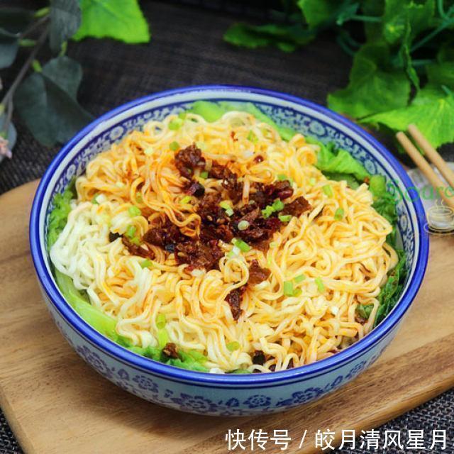 好吃|牛肉酱拌面，热乎乎的面条劲道滑爽，很好吃
