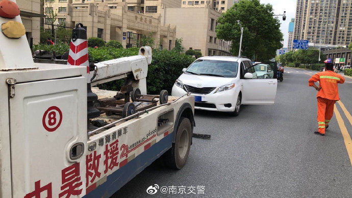 违停|车辆违停!一查竟有30多次曝光未处理 车辆已过检