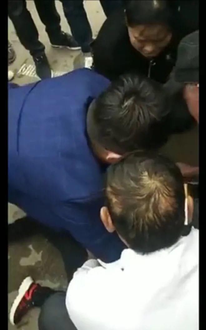 宾客|婚礼上,他丢下新娘和满堂宾客,跑去做了这事!