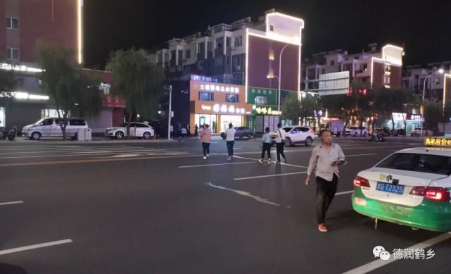 白城|【不文明行为曝光台】行人闯红灯、横穿马路，曝光不文明，白城这一批人上镜了！