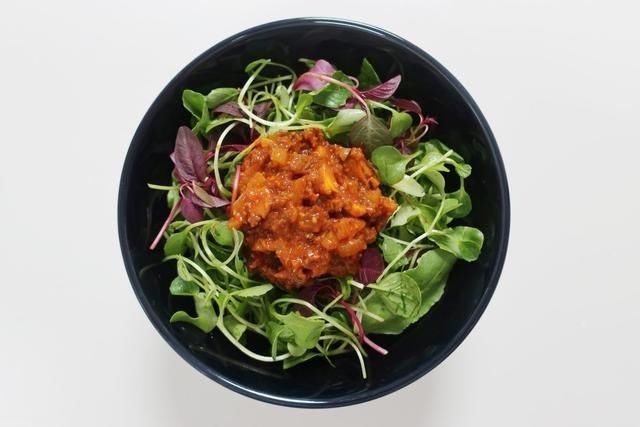 美食|简单美食之《嫩芽菜牛肉盖饭》的做法