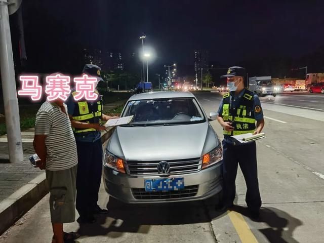 执法人员|“黑车”又双叒霸占公交站台？快抓拍举报！