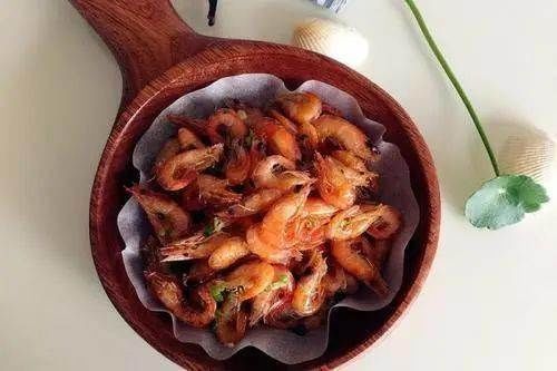  鲜香|椒盐河虾这样做，酥脆鲜香色泽好，农村娃：这才叫野味