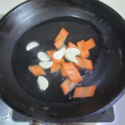 耳朵|香肠抱子甘蓝炒猫耳朵