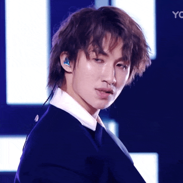  和郭敬明|没话题？认真做节目的《少年之名》把LOVE&PEACE打在公屏上