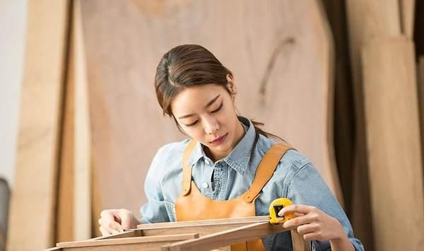 盖房子|没人敢得罪农村的老木匠？听听这位80岁的老木匠是怎么说的