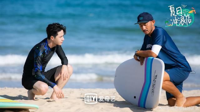  掌控|200710 即使是在海上，板也随你掌控 王一博本周冲浪店高清剧照送达