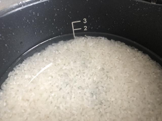 「导致」大米淘洗几遍合适?很多人不懂,导致营养流失,可惜了