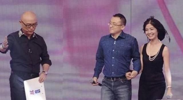 非诚|34岁小伙在《非诚勿扰》“抱”51岁阿姨,牵手成功后现状令人唏嘘