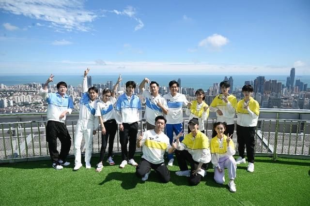  守护|200807 蔡徐坤《奔跑吧》海报公开 坤坤子的名牌由小企鹅守护