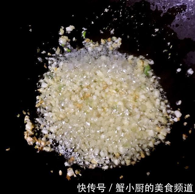  学会|顺滑鲜香的金针菇，加上这个食材，味道鲜美，学会再也不用凉拌了