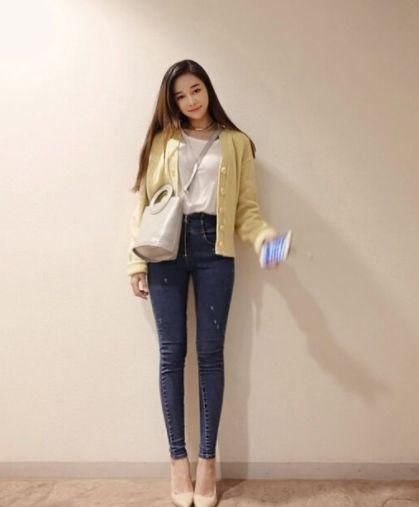  小姐姐|街拍：体态丰盈超美小姐姐，身材好到爆炸，一般人不敢这么穿