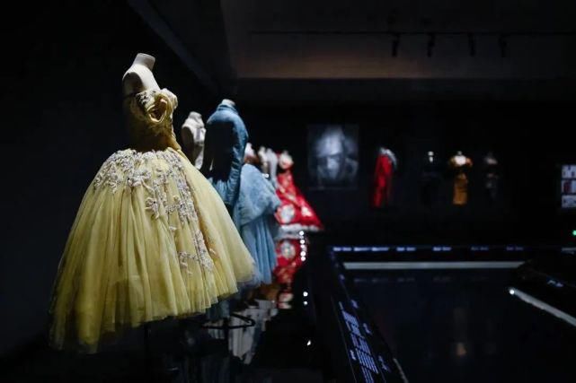  文化|杨颖 赵丽颖 黄轩等明星齐打卡，浓缩了73年DIOR文化的展览值得一看！