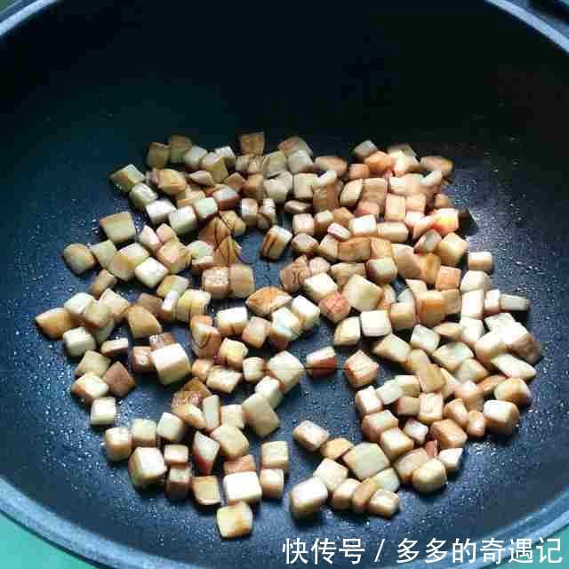 宫保风味|酸青瓜鸡肉拌杏鲍菇,轻松干掉两碗饭