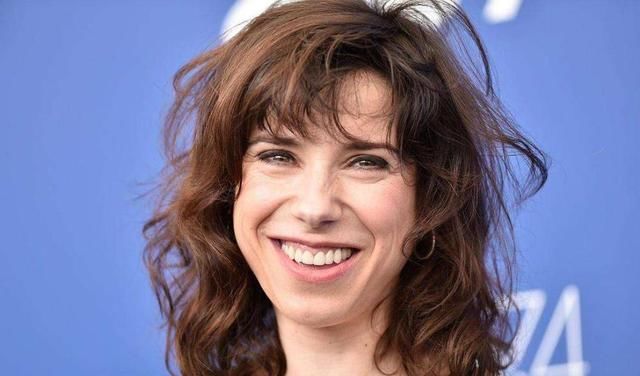  真实|秦岚被嘲讽“脸垮掉”，为什么我们容不下一个真实的人