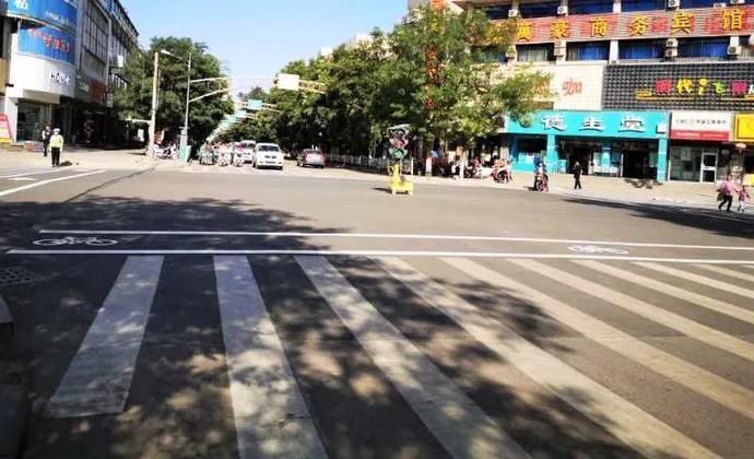 亮相|张掖市首个非机动车等候区亮相高台县