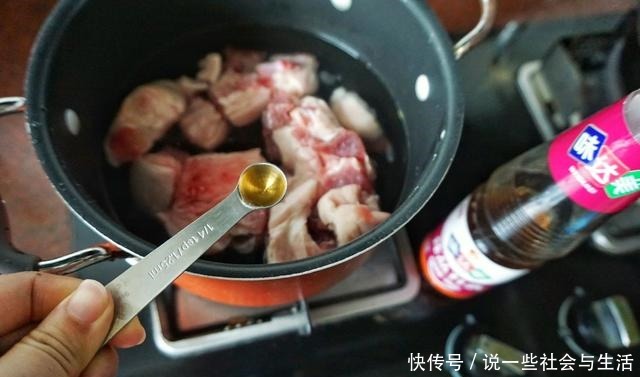 入口|猪脚加了一勺这个,味道香浓醇厚,入口肥而不腻,真是越吃越上瘾