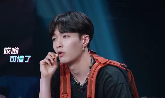  问出|太辛酸！张艺兴提出问题引争议，被质疑营造笨蛋人设