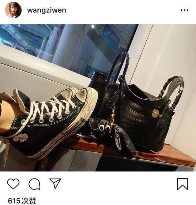 桌子|伊能静再惹争议,频繁用脚踩桌子踩椅子被批没素质