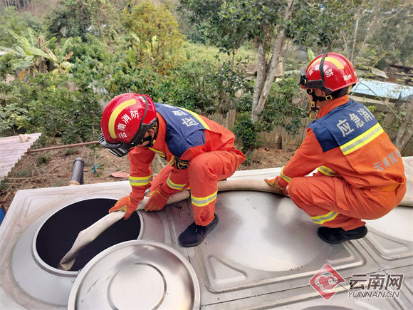 昆明市消防救援支队送水1500余吨抗旱保民生