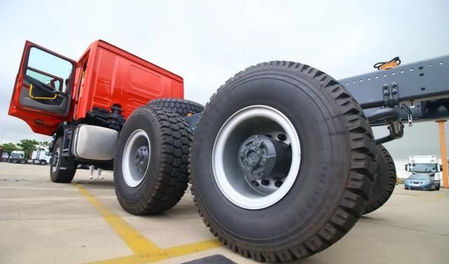  机场|500马力原厂双排 国内首辆斯堪尼亚P500 XT 6x6机场消防车底盘