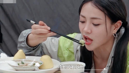 节目|谢可寅许佳琪又吃炒饭又啃鸡腿,谁注意郑爽问的啥?看得很透彻