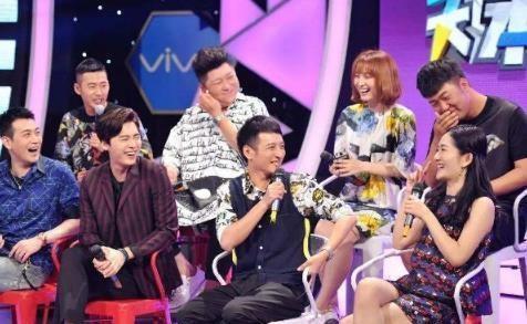 衣服去哪儿|《快本》已经广播23年了,每一期都穿着不同的衣服