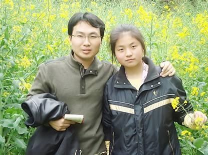 大学|他5年才读完高中，带着妹妹上大学，17年前感动中国现在怎样了