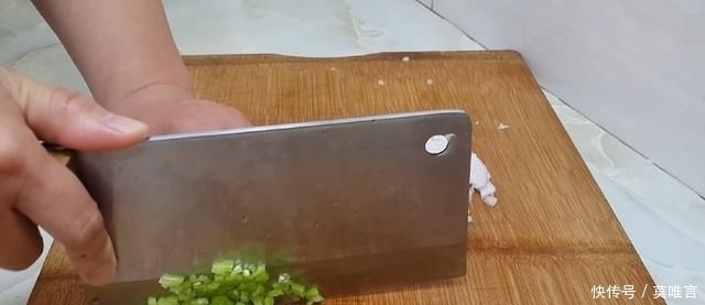 简单|我家面粉从不蒸包子,这样做比油条馒头都简单,一次做九个不够吃