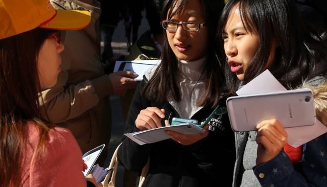  学生|学生表示每月2000生活费不够，今年的大学新生，应该给多少生活费