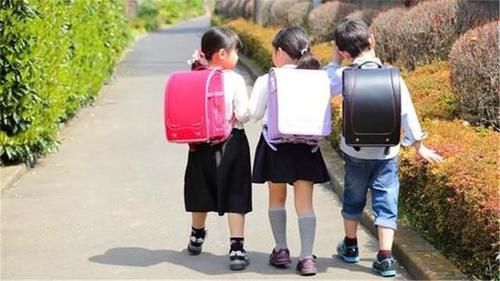  日夜|9岁女孩离奇失踪，10年后，在邻居家发现，3000日夜已精神失常