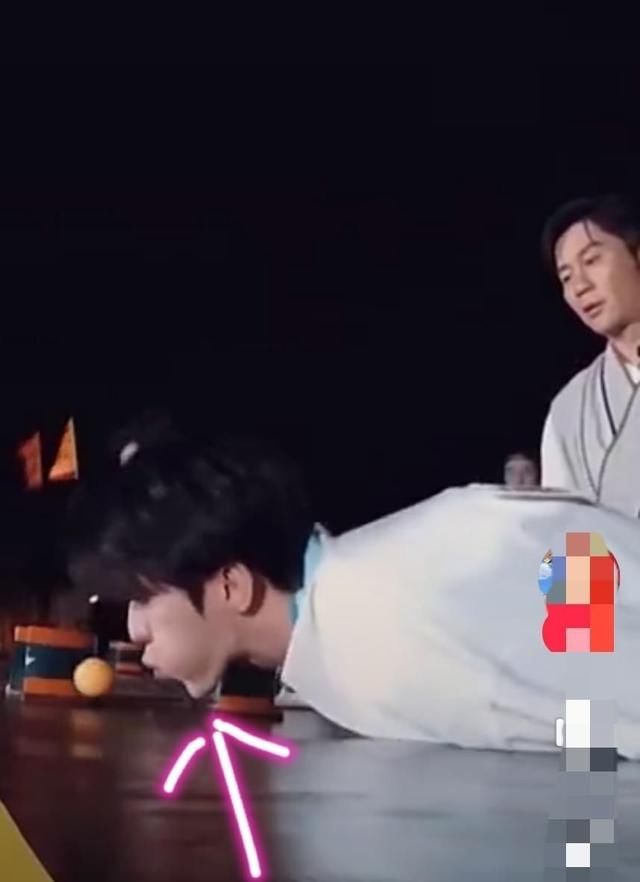  形状|蔡徐坤颜值崩了？吹乒乓球时下巴形状怪异，跑男门面称号恐不保