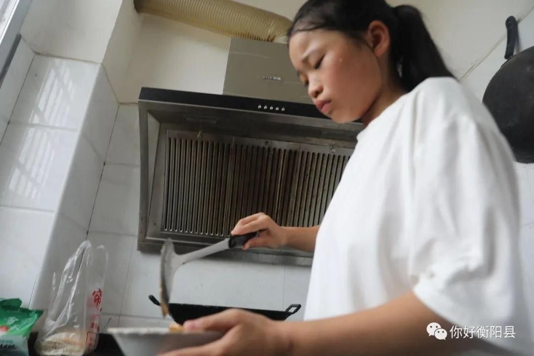  衡阳|请帮帮她！父亲去世，衡阳14岁女孩独自照顾弟弟妹妹……