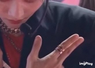  成功|刘雨昕舞台细节手指卡拍，阚清子追星成功，THE9综艺首秀上《快本》？