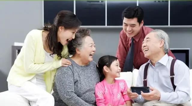 外孙|孙子和外孙的差别有多大?三位老人的回答太过真实,颠覆你的认知