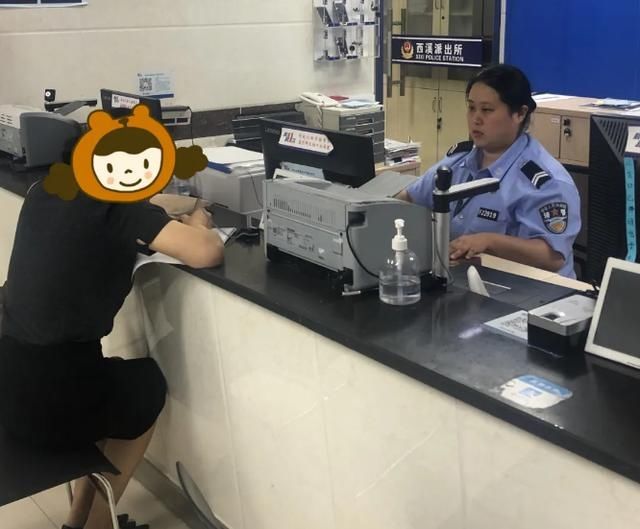  入学|女儿入学前才发现没落户杭州！飞杭州又遇飞机晚点，离报名截止不到2天，民警一句话让妈妈安心...