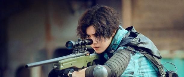 穿越前方|《穿越火线》开播,吴磊、鹿晗不被关注,这家“黑网吧”才是亮点